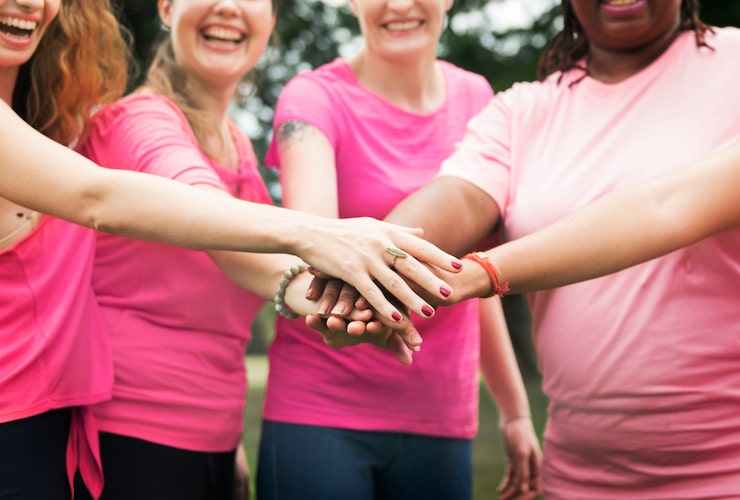 Outubro Rosa: como abordar seguros de vida e saúde com mais sensibilidade?